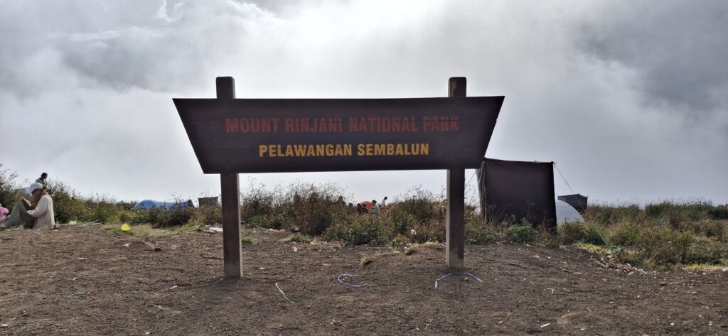 panneau parc national Mont Rinjani ascension solo Indonésie