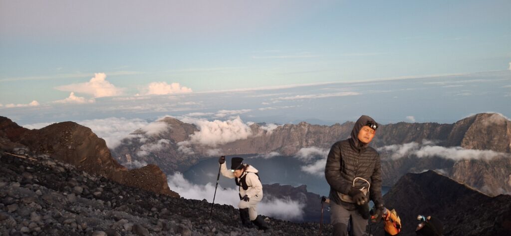 sentier volcanique sommet Mont Rinjani